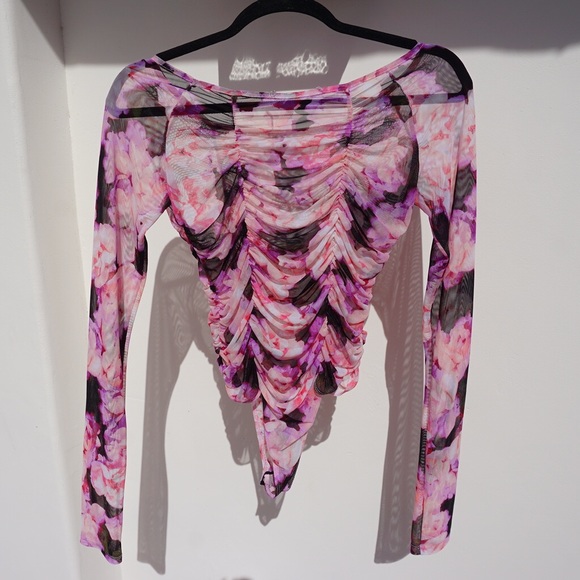 🌸 Beautiful Floral Bodysuit 🌸 - Picture 1 of 4